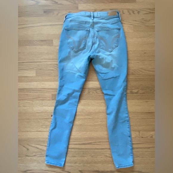 Hollister blue light-wash skinny jeans - Picture 2 of 3